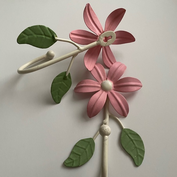 Pair of pink flower, white metal wall hang hooks - Picture 2 of 3